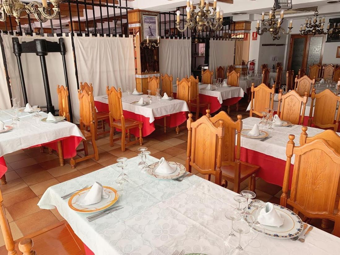 Hotel Flor De La Mancha La Roda Bagian luar foto