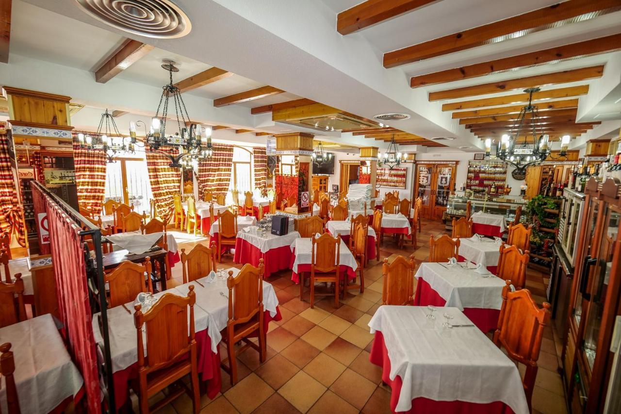 Hotel Flor De La Mancha La Roda Bagian luar foto