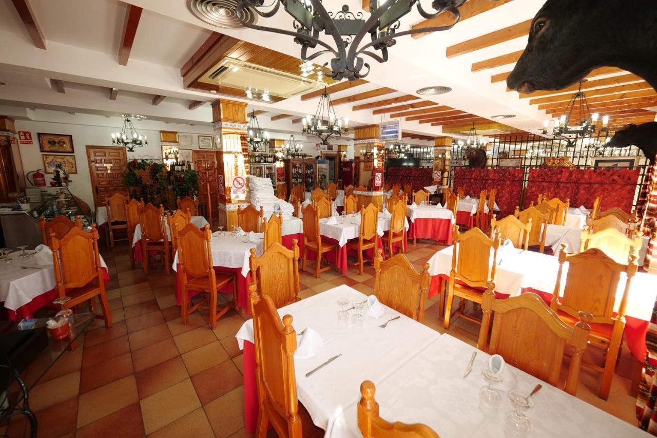 Hotel Flor De La Mancha La Roda Bagian luar foto