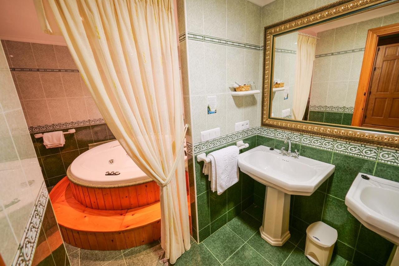 Hotel Flor De La Mancha La Roda Bagian luar foto