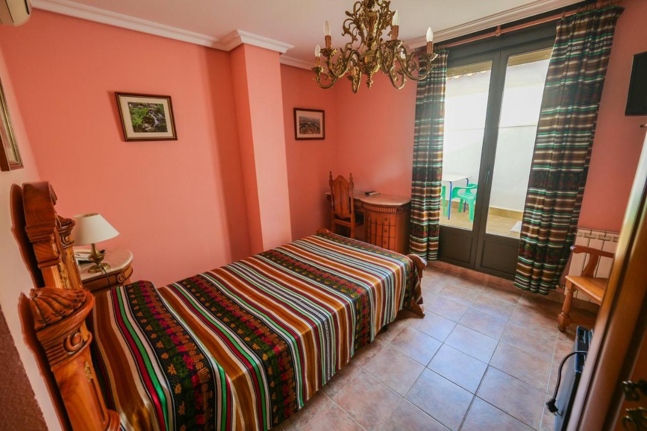 Hotel Flor De La Mancha La Roda Bagian luar foto