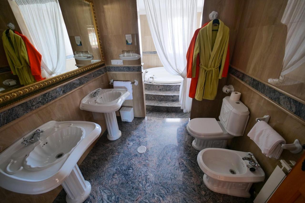 Hotel Flor De La Mancha La Roda Bagian luar foto