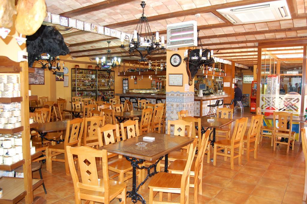 Hotel Flor De La Mancha La Roda Bagian luar foto