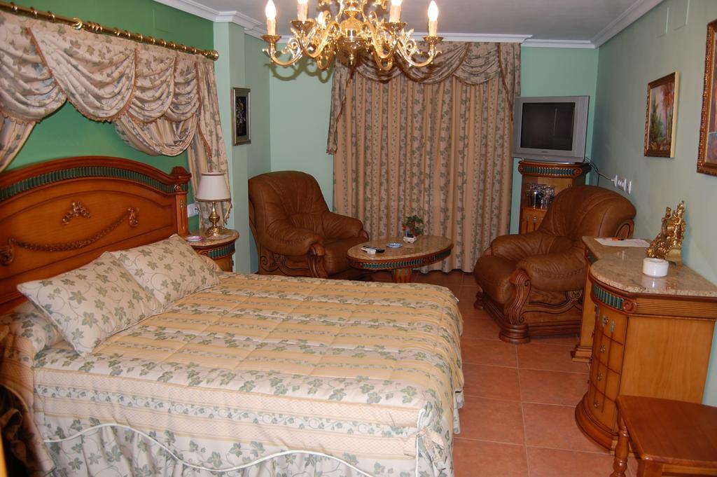 Hotel Flor De La Mancha La Roda Ruang foto